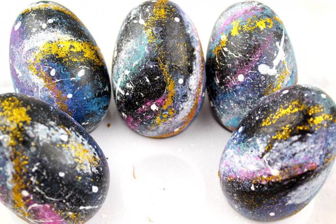 Gorgeous DIY Galaxy Easter Egg Craft