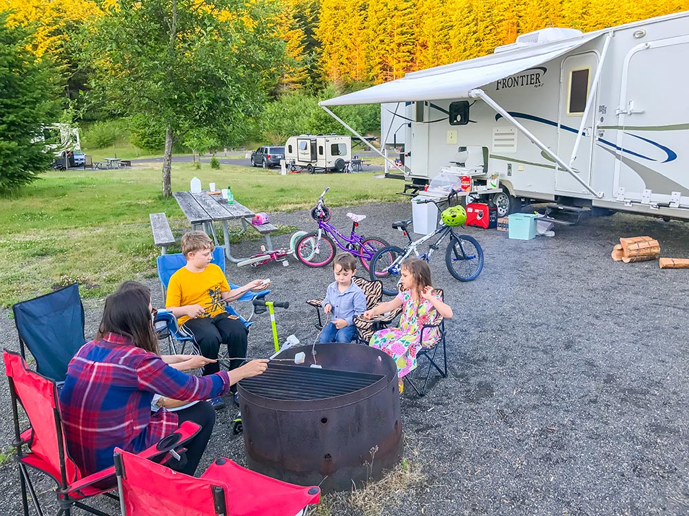 cooking family camping