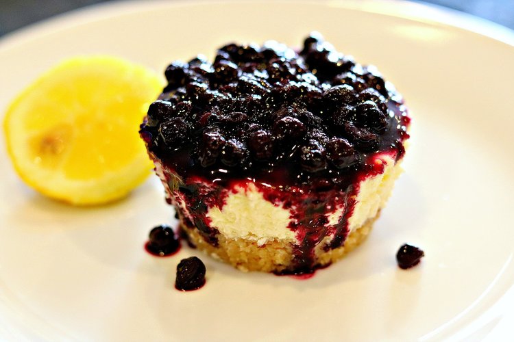 lemon and berry cheesecake